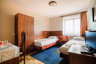 Отель Hotel Galicja Ulanów Двухместный номер с 2 отдельными кроватями и балконом-2